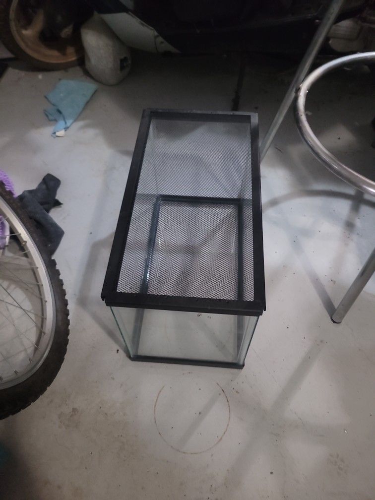 Glass Reptile Tank With Metal Lid