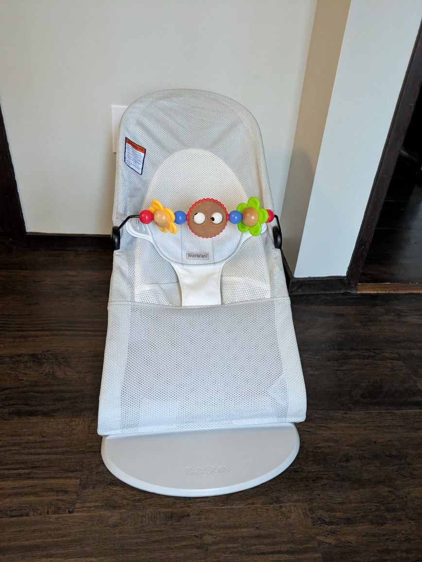 BabyBjörn Bouncer Balance Soft, Mesh, Silver/White 2-in-1 Adjustable Baby Bouncer Seat With Toy Bar