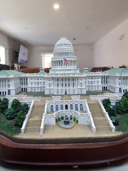 Danbury Mint U.S. Capitol Building Washington, D.C. Replica Model Sculpture