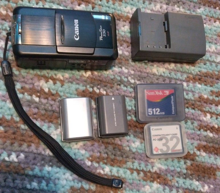 Canon Powershot S50 and accessories 