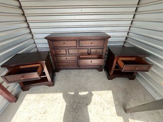 Beautiful chest of drawers/ night stands  $289