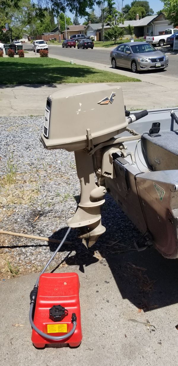 1962 Johnson 5.5hp outboard (MOTOR AND FUEL TANK ONLY) for Sale in