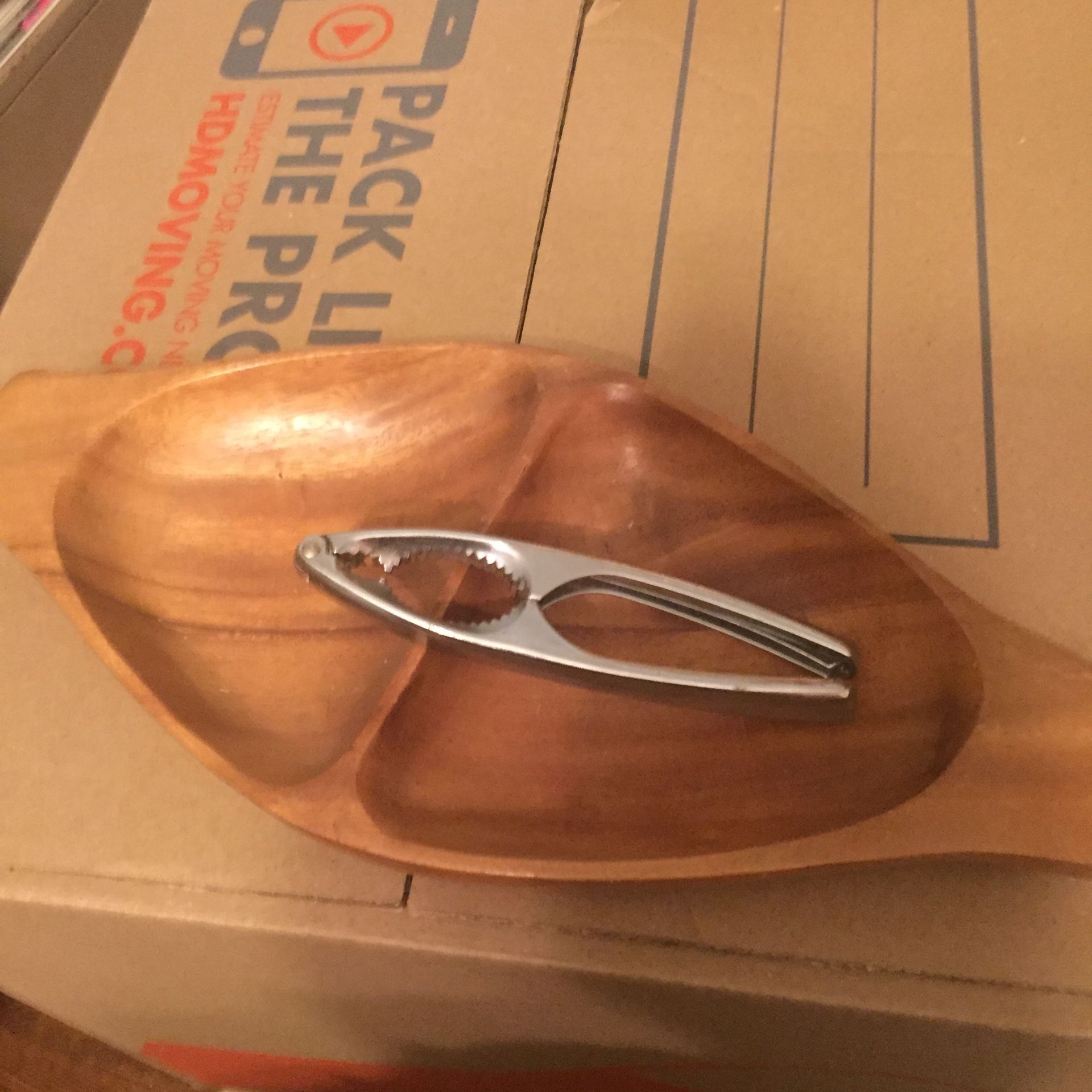Nut bowl and cracker