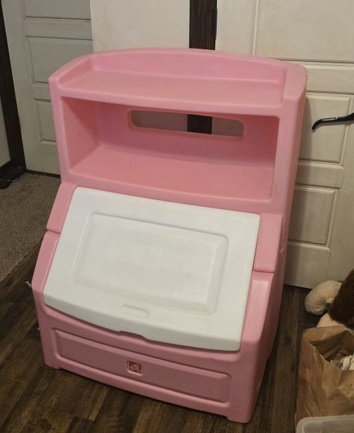 Little Tikes Step 2 Bookshelf/toybox