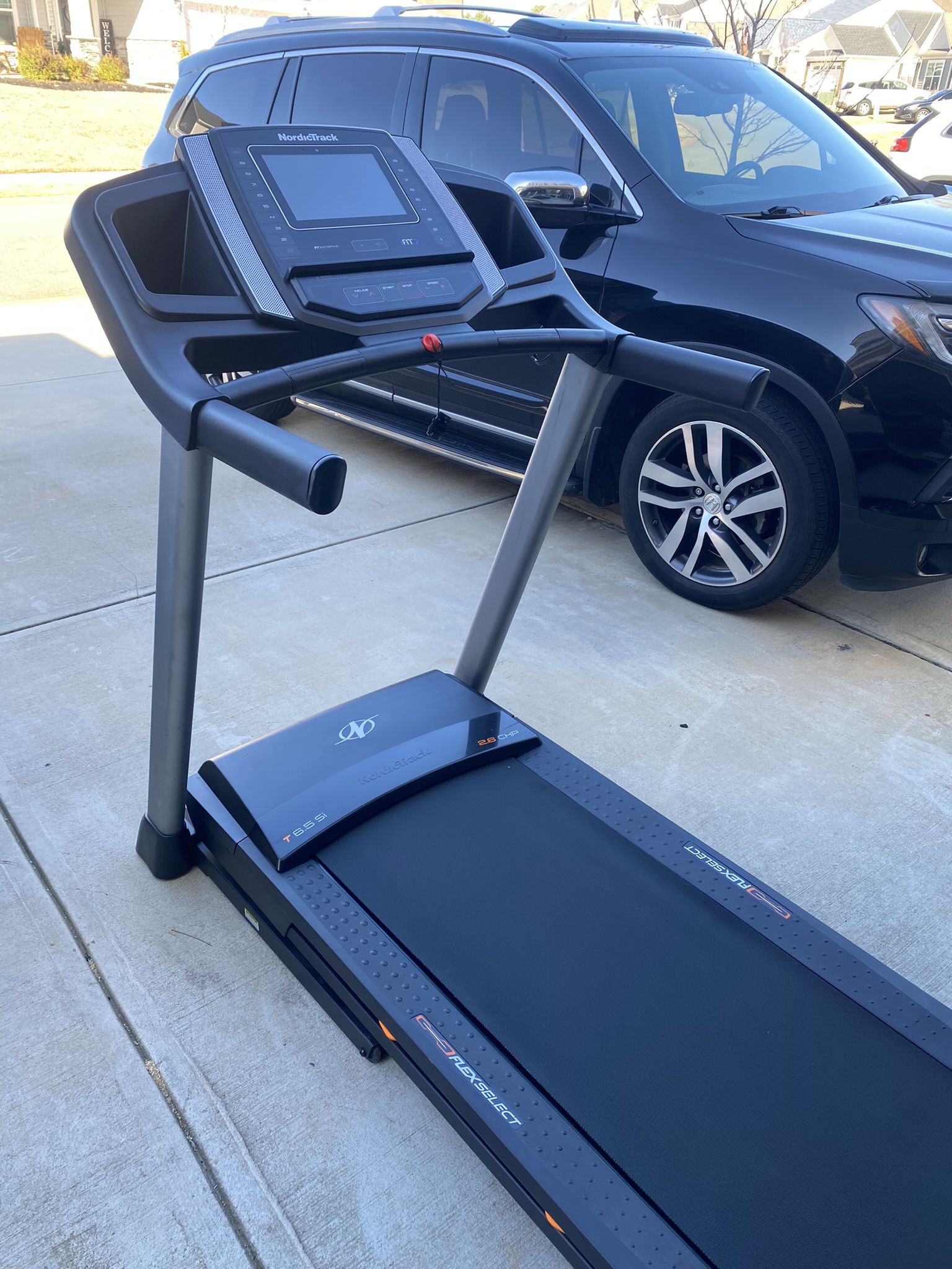 NordictTrack 6.5 Si Treadmill with 10” Touchscreen Like New Assembled