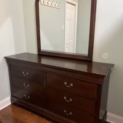 Brown wood dressing table with mirror and 6 drawers