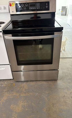 LG Stainless Electric Range – Smooth Top, Digital Controls