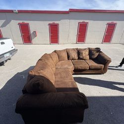 📍L-Shaped Sectional Sofa – $280 — Delivery Available