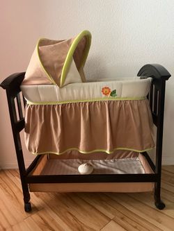 Summer classic comfort wood bassinet Swinging safari