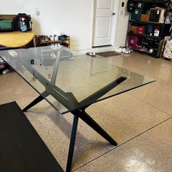 Dining table. Excellent condition.