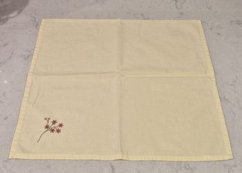 Light yellow flower cloth napkins, 4 count