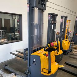 New Full Electric Pallet Stacker 