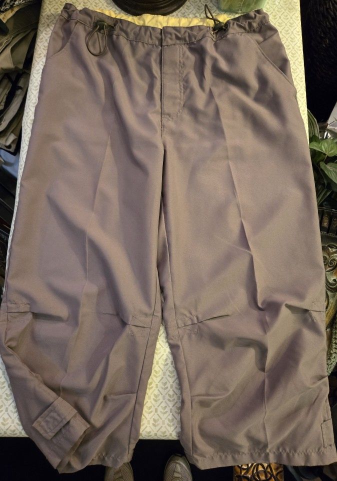 WM# 1031, Womens 10 Old Navy Capris