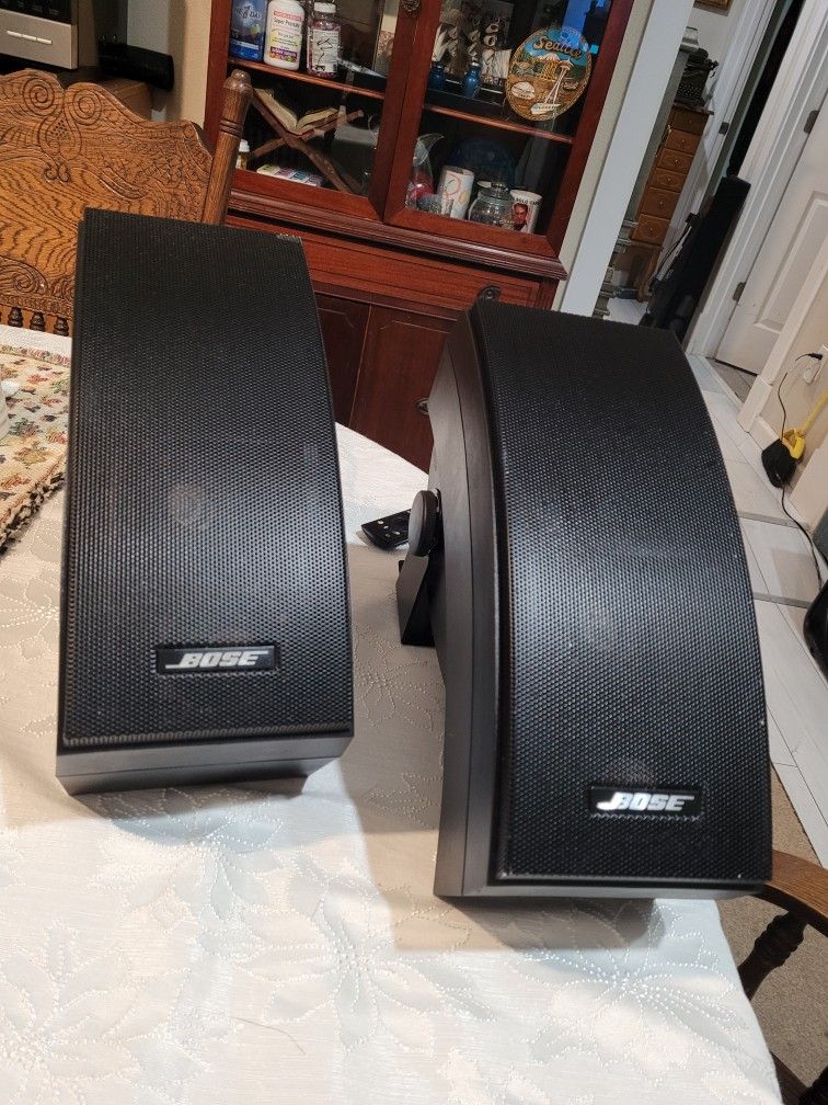 2 Bose 251 Environmental Speakers