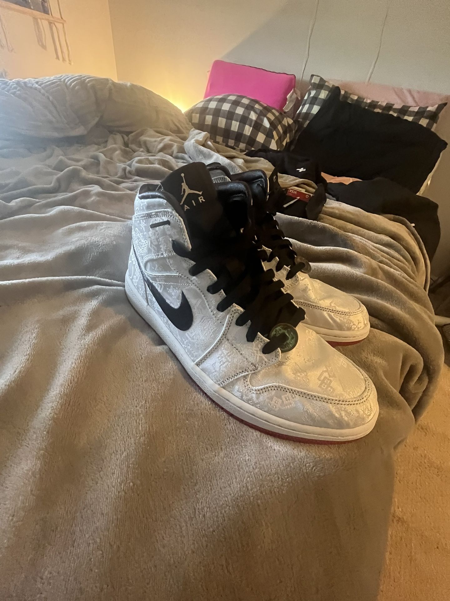 Jordan 1 mid SE Fearless CLOT