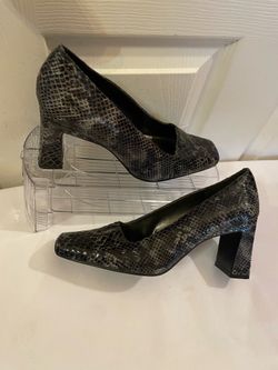 Beautiful vintage Ann Marino faux snakeskin Leather heels with a square toe