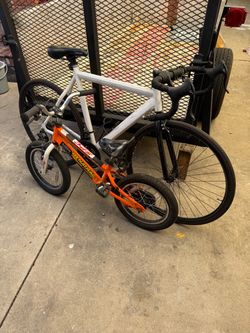 2 Bikes good for refurbishment.