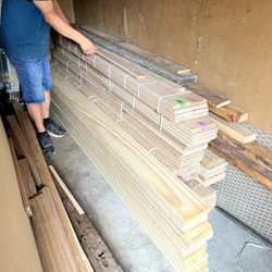 Woodfloor  /  Pine Base board  5 - 1/2