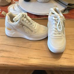 Viscozzy 2inch Tennis Shoe