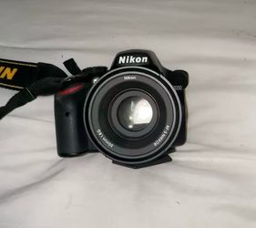 Nikon d3200 body with a 35mm lens