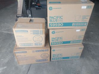 5 COMMERCIAL TOWEL DIAPENSER NEW $100 FOR THE 5 OR $25 EACH