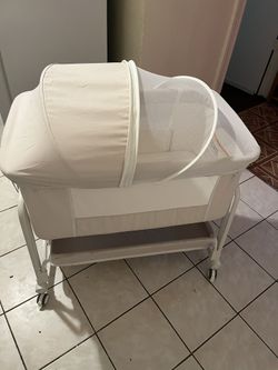 Baby Bassinet In Mint Condition