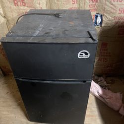 Mini Fridge W Freezer Igloo