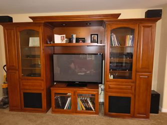 Entertainment center