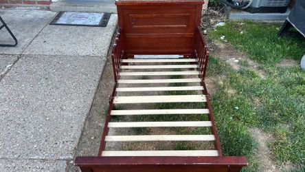 Toddler bed
