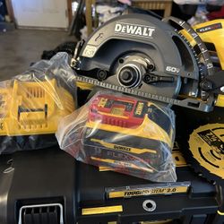 DeWalt FLEXVOLT 60V MAX 7-1/4 in. Cordless Worm Drive Style Saw with 9.0Ah Battery Kit