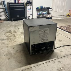 mini fridge 