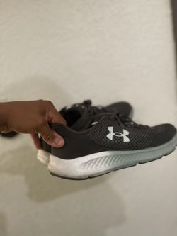 Under Armor Deluxe Foam Sneakers