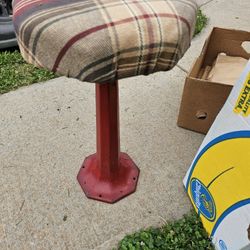 VINTAGE SOLID STEEL BASE ROTATING  STOOL, 12 WIDE, 22 IN TALL