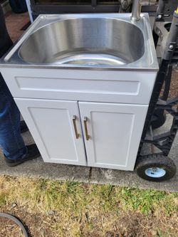 Utility deep sink