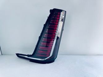 2025-2026 CADILLAC ESCALADE IQ/IQL LEFT SIDE TAIL LIGHT LED (contact info removed)5 OEM (569)