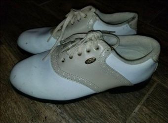 Golf shoes