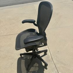 Herman Miller Aeron 2003 Office - Large Black Chair w Roller Blade Wheels 
