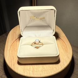 10k Gold Ring With Opal And 2 Natural Diamond Stones