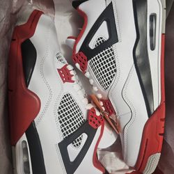 Jordan 4 Fire Red Size 8