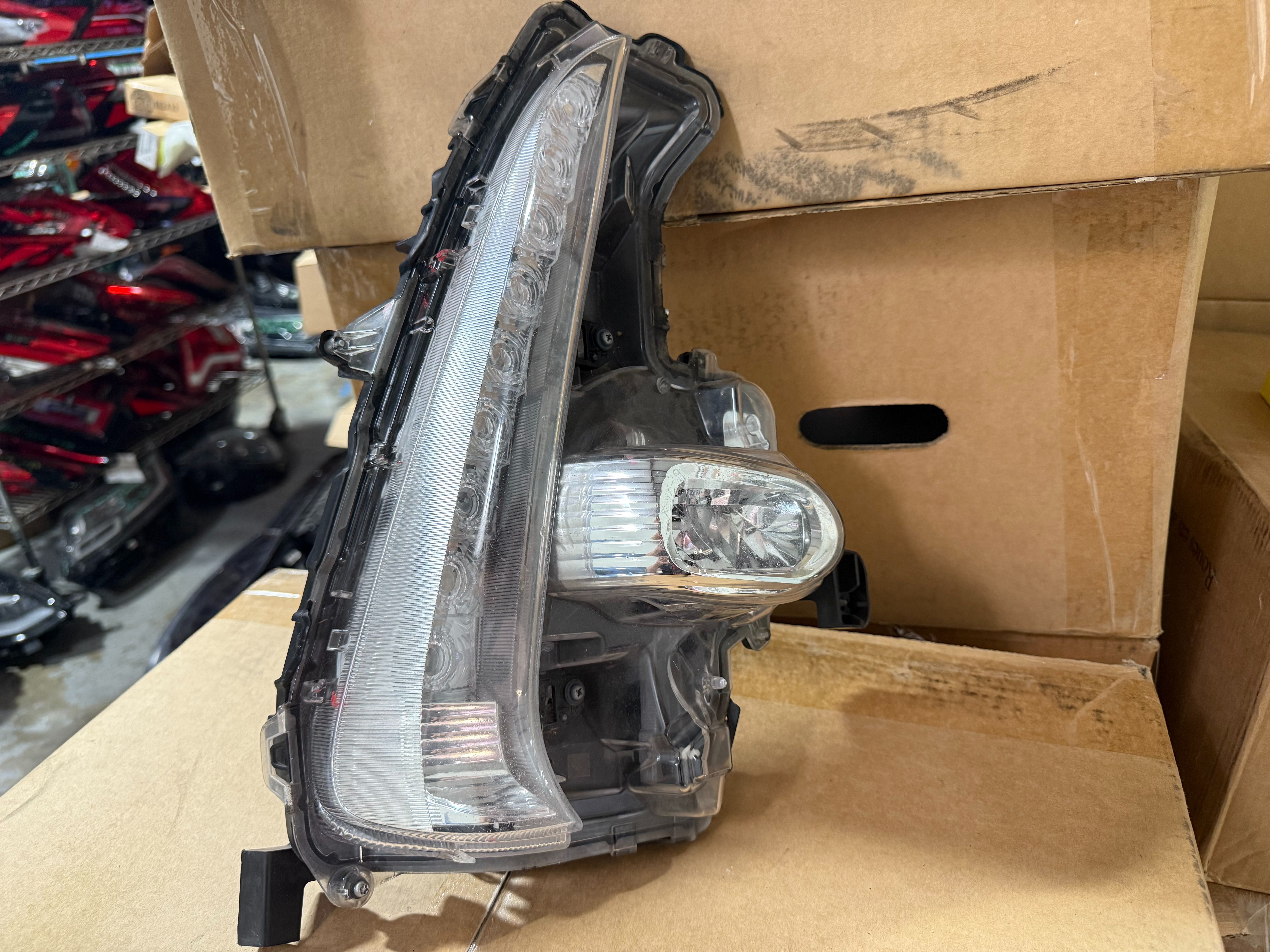 TOYOTA PRUIS PRIME RIGHT FOGLIGHT 2021