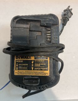 DEWALT DCB101 12V/20V MAX Lithium Ion Battery Charger
