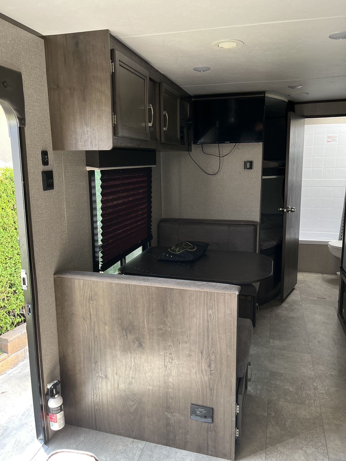 2020 Jayco Flight Bunk Beds 28 Foot Trailer Used 2x Like New for Sale