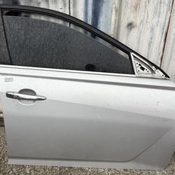 2022 Nissan Altima Right front door