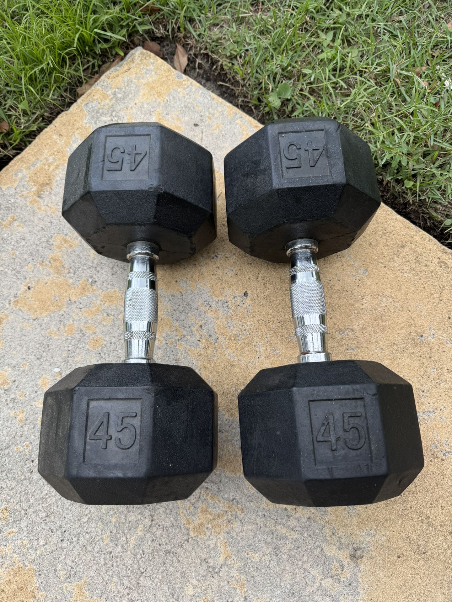 Dumbbell Set (2-45s)
