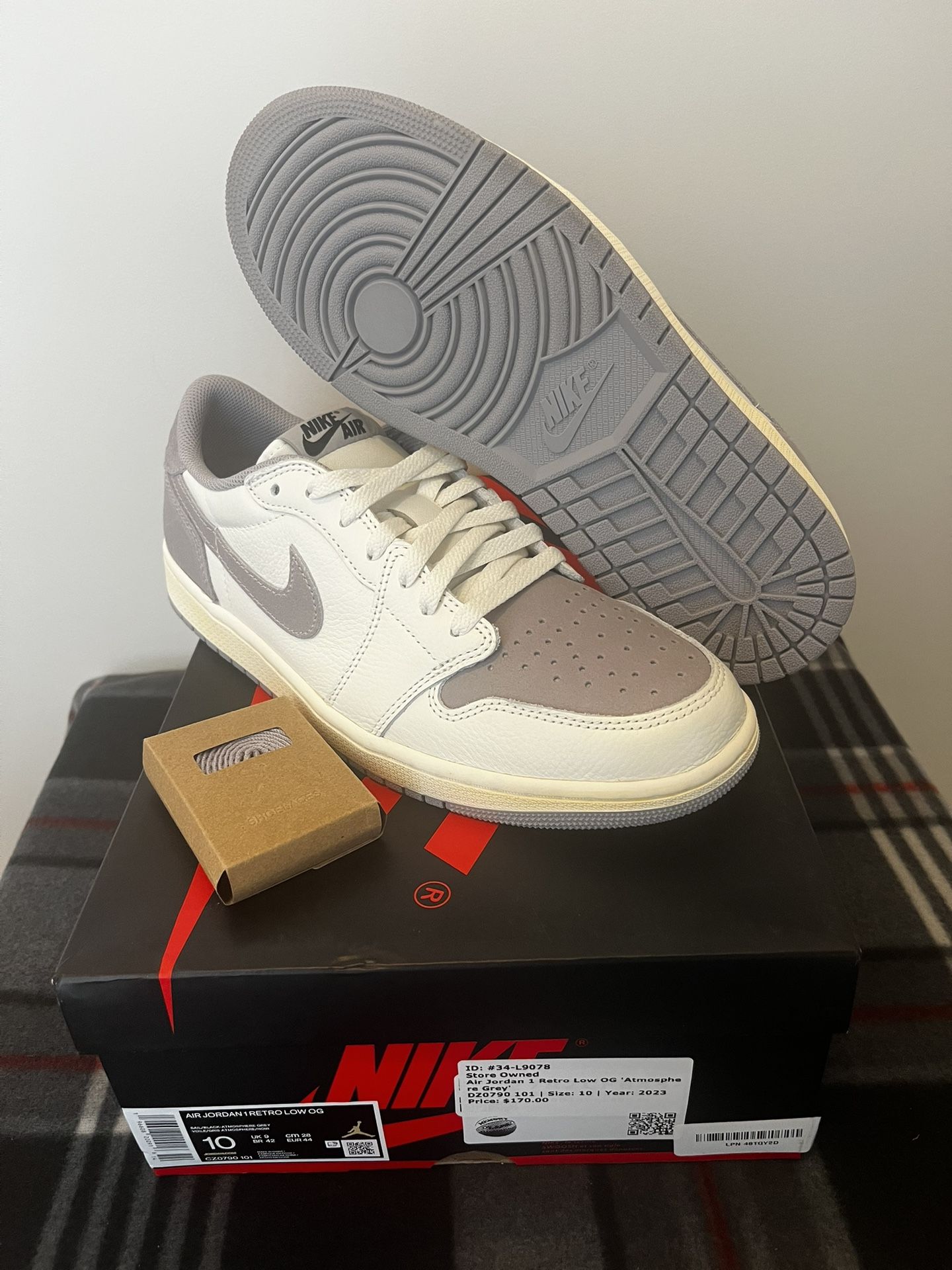 Nike Air Jordan 1 Low Sz 10 White/Grey