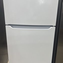 Top Freezer Refrigerator New Open Box 