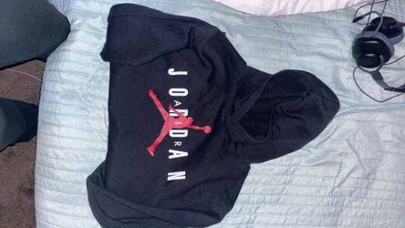 Boys Jordan sweater good condition