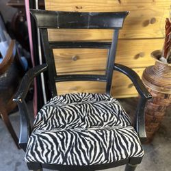 Dresser Vase And Chair 