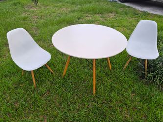 Round Table and chairs