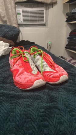 Nike Paul George 4s Christmas edition  Size 9